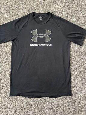 Under Armour Black Short-Sleeve Logo Tee